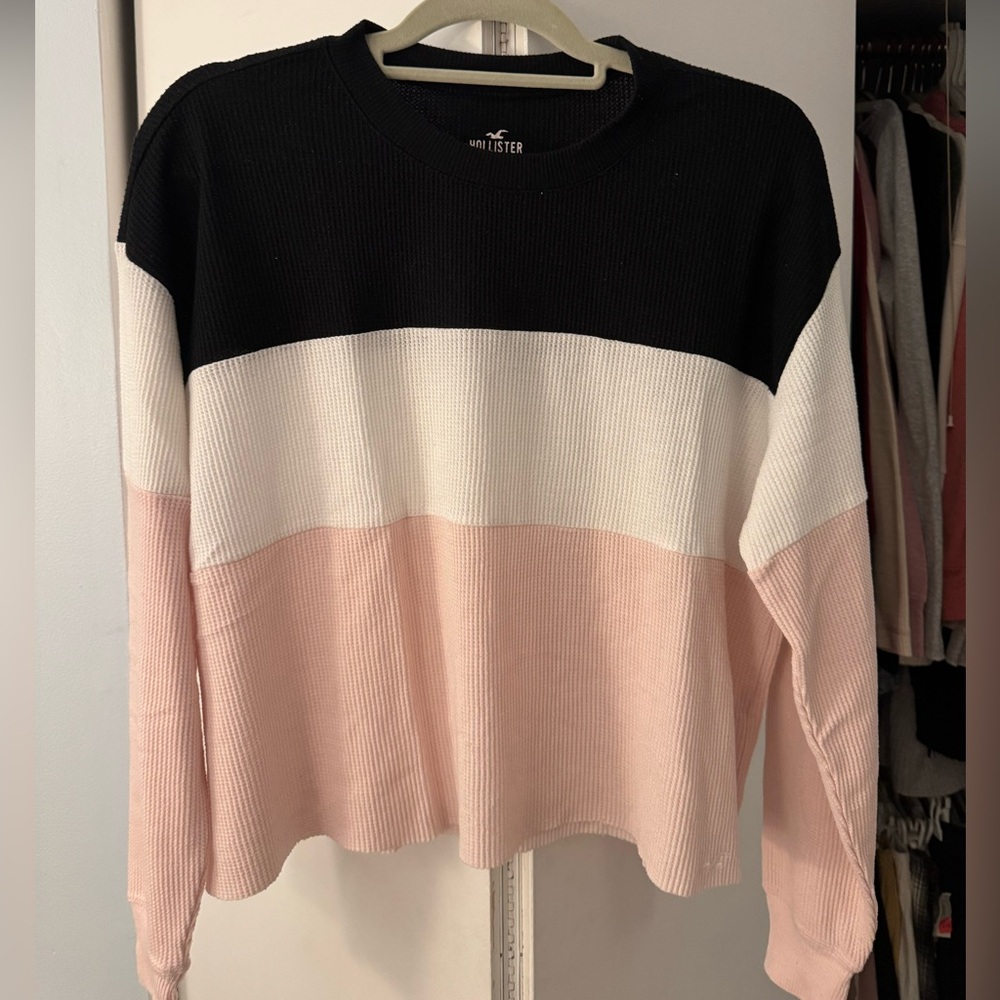 Hollister Medium Long Sleeve Crop Top